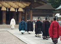 Chrám Izumo: v pozadí je dobře patrná šimenawa